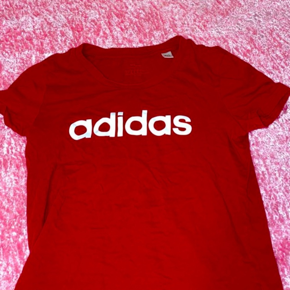 Red t shirt - Picture 2 of 3